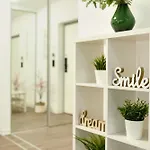 Infinite Horizons - Modern Living In North Business District *