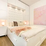 Infinite Horizons - Modern Living In North Business District Apartment