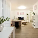 Infinite Horizons - Modern Living In North Business District Apartment *