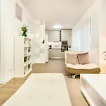 Infinite Horizons - Modern Living In North Business District Apartment *