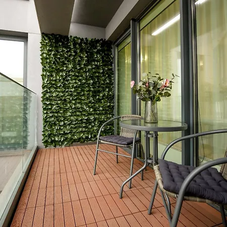 Infinite Horizons - Modern Living In North Business District דירה