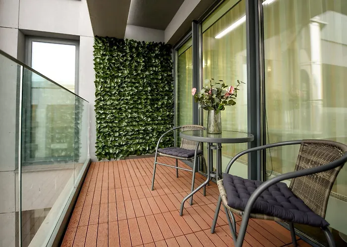 Infinite Horizons - Modern Living In North Business District דירה