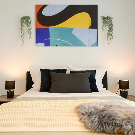 Infinite Horizons - Modern Living In North Business District Apartment *