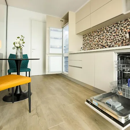Infinite Horizons - Modern Living In North Business District Apartment
