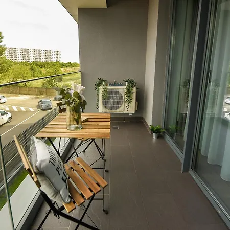 Infinite Horizons - Modern Living In North Business District Apartment *