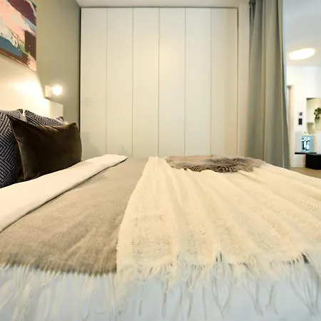 Infinite Horizons - Modern Living In North Business District Apartment