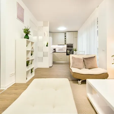 Infinite Horizons - Modern Living In North Business District Apartament *