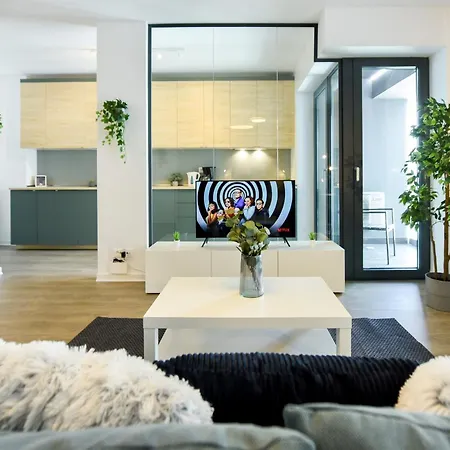 Infinite Horizons - Modern Living In North Business District Apartment